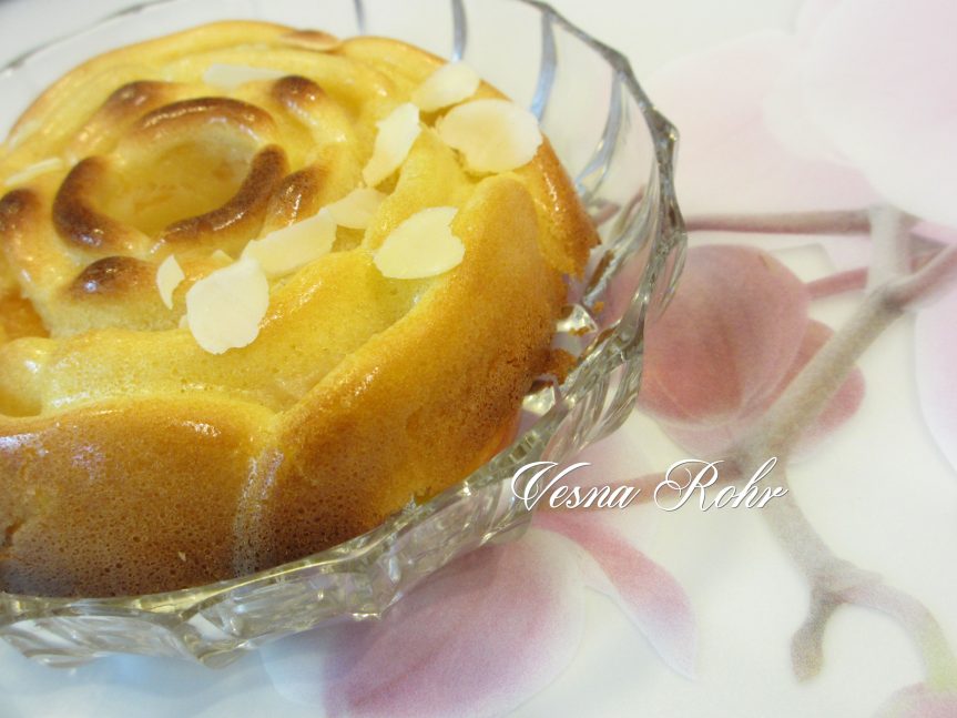 Cake with apricots and nectarines