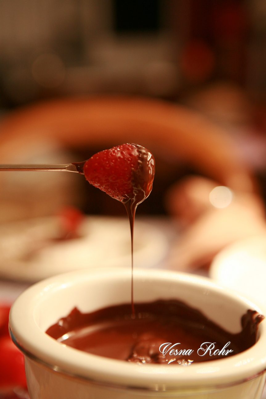 Rastopeno čokolado so ovošje – Fondue Au Chocolat